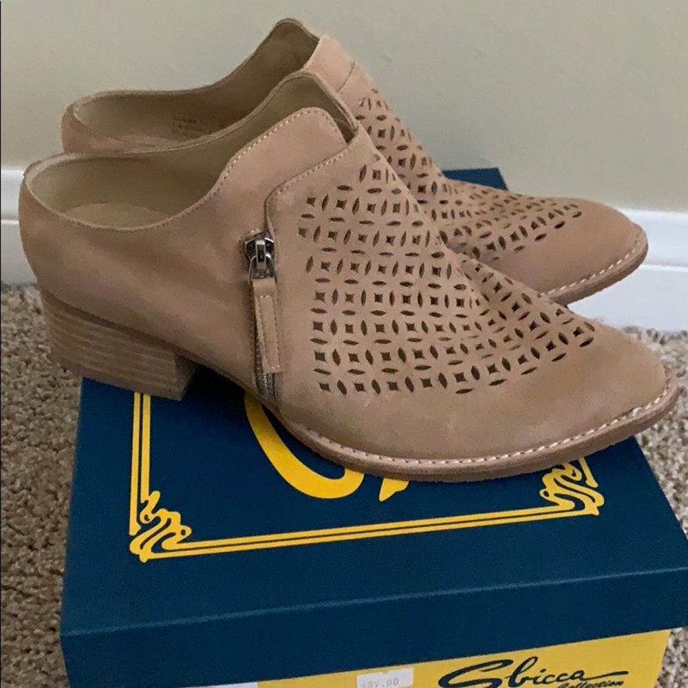 Sbicca cutout mule